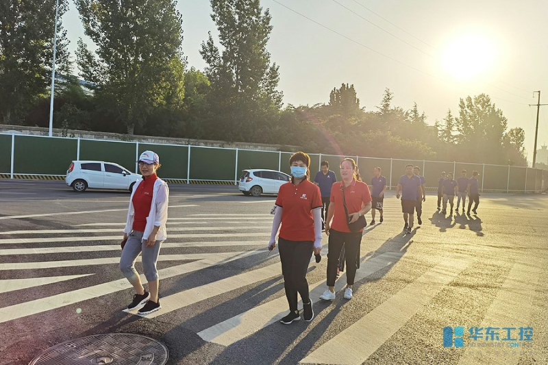 30公里徒步活動(dòng)進(jìn)行中 30公里徒步活動(dòng)進(jìn)行中