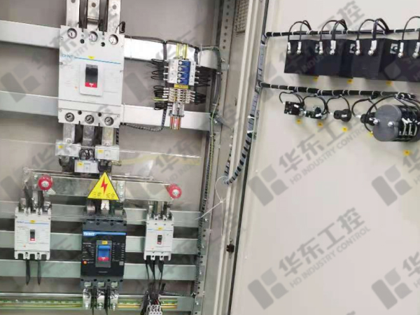 電容補(bǔ)償柜細(xì)節(jié) 電容補(bǔ)償柜細(xì)節(jié)