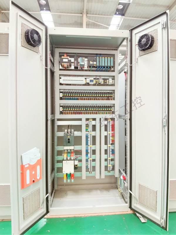 電氣控制柜內部細節展示